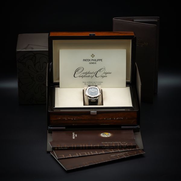 Patek Philippe Nautilus 5712G-001